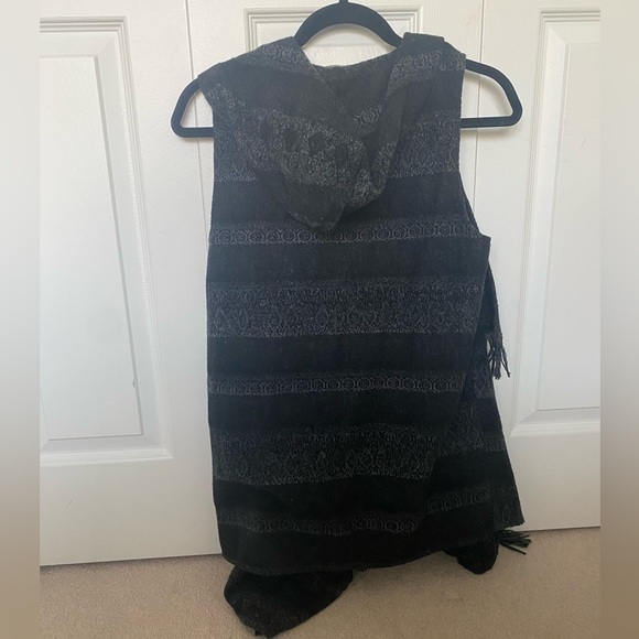 Hooded vest - Picture 2 of 2